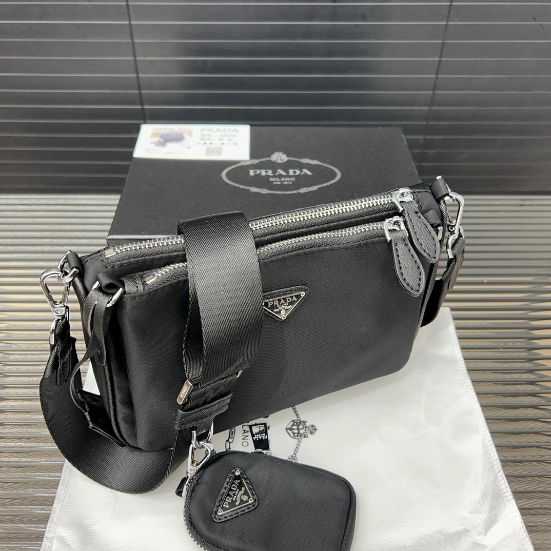 Prada ショルダーバッグ 3点セット ユニセックス