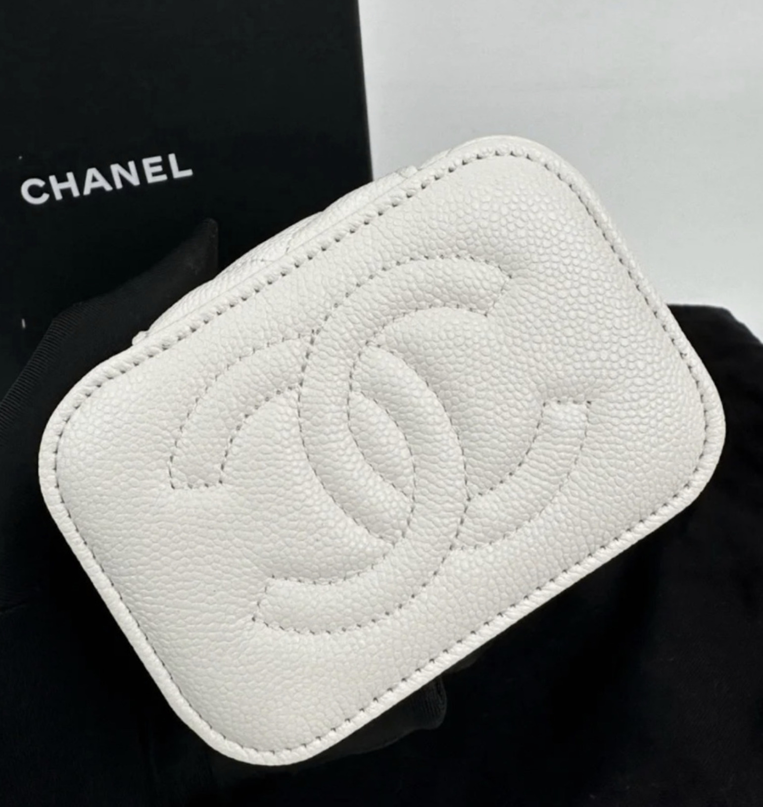 完売必至の愛されバッグ【CHANEL】スモール ヴァニティーバッグ