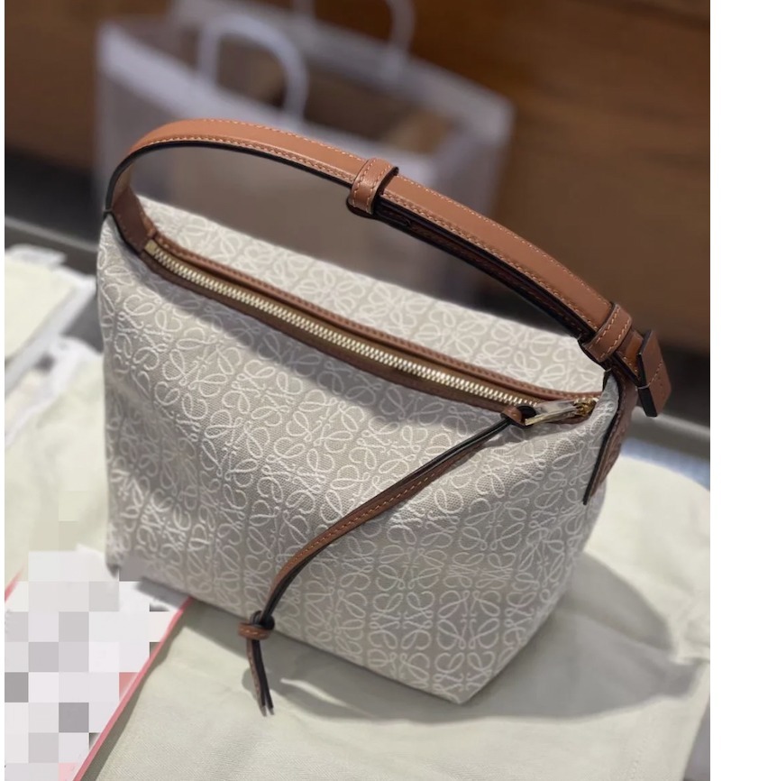 【VIPセールで奇跡！】LOEWE（ロエベ）キュービバック