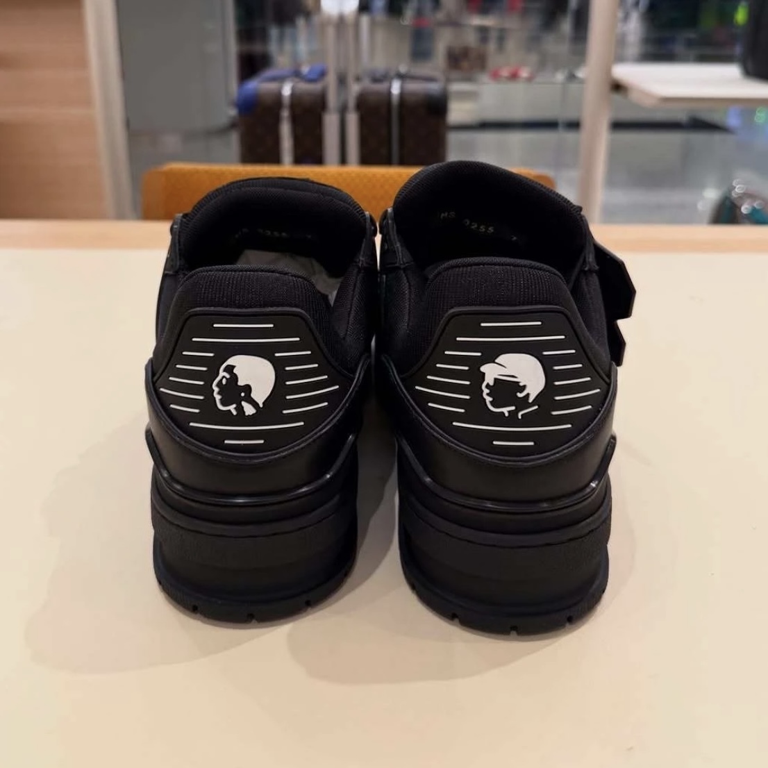 【大人気◆NIGOコラボ】ルイヴィトン LV トレイナー スニーカー