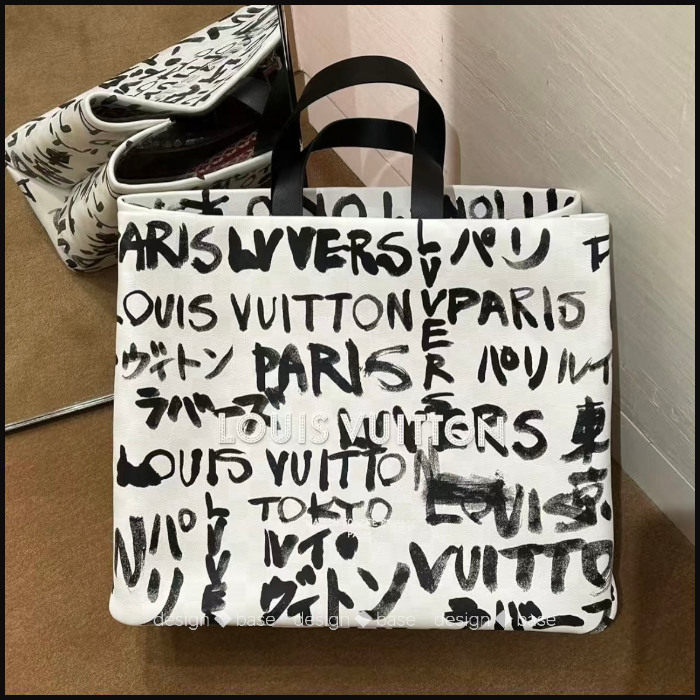 【一筆書きチャーム付★】個性的なデザイン♪LouisVuittonトート