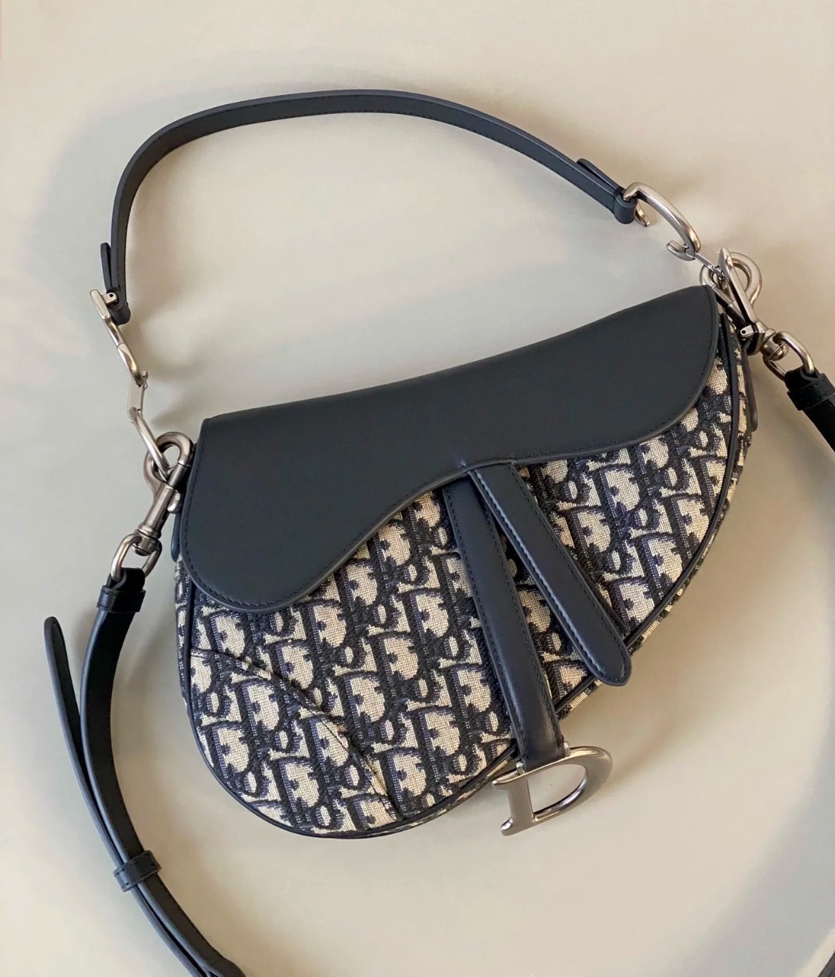 【洗練されたアイコニックデザイン】DIOR サドル ショルダー