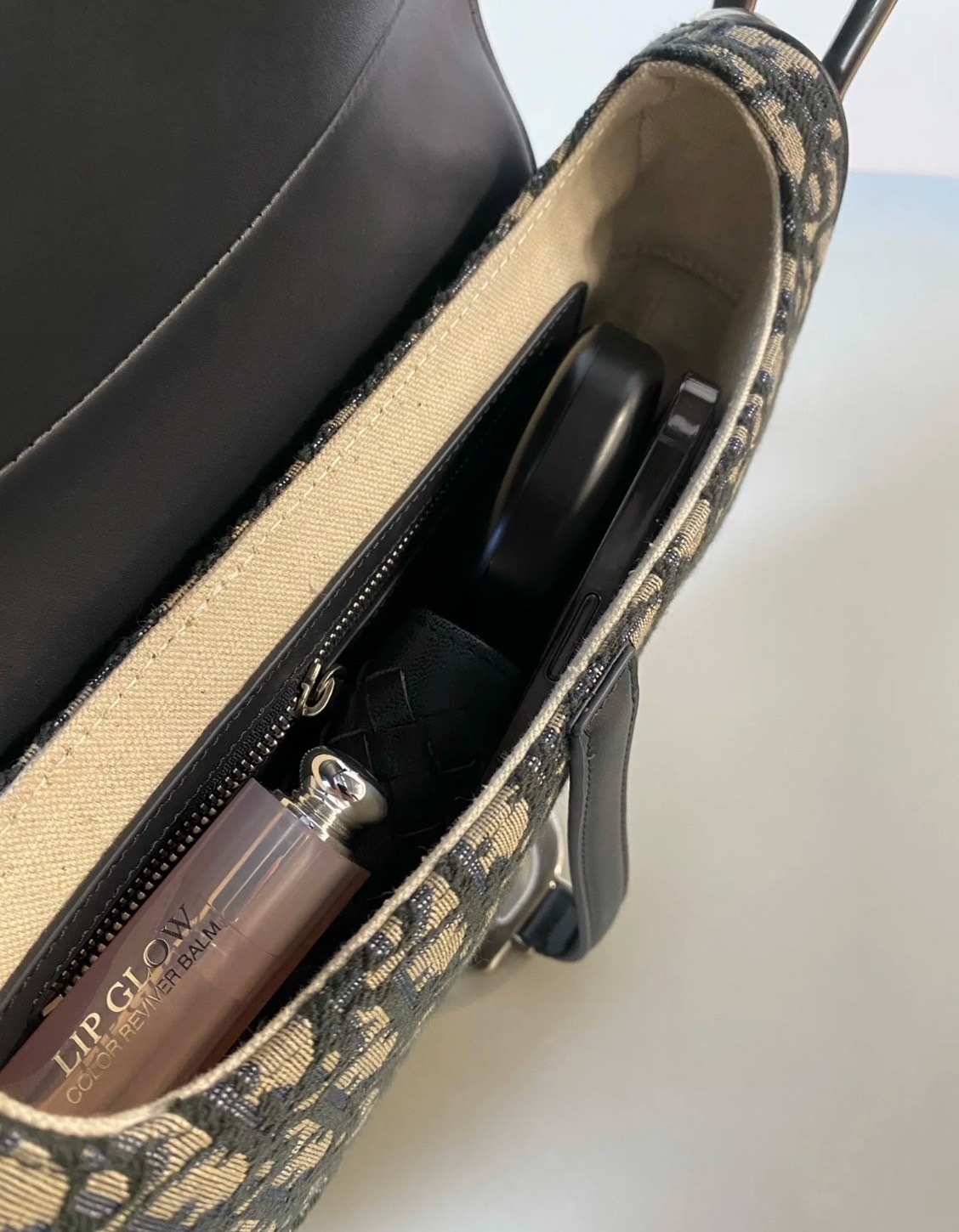 【洗練されたアイコニックデザイン】DIOR サドル ショルダー