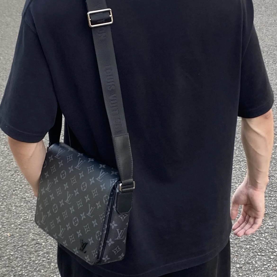クールでエレガント★【ルイヴィトン】ディストリクト PM NV3