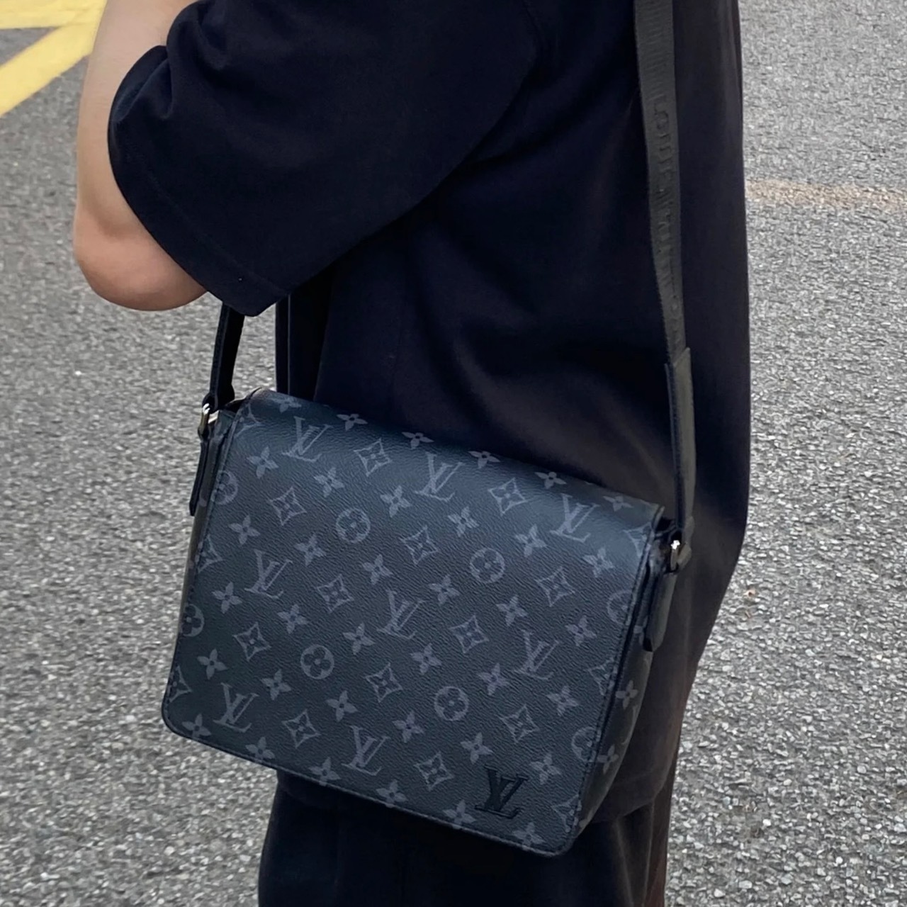 クールでエレガント★【ルイヴィトン】ディストリクト PM NV3