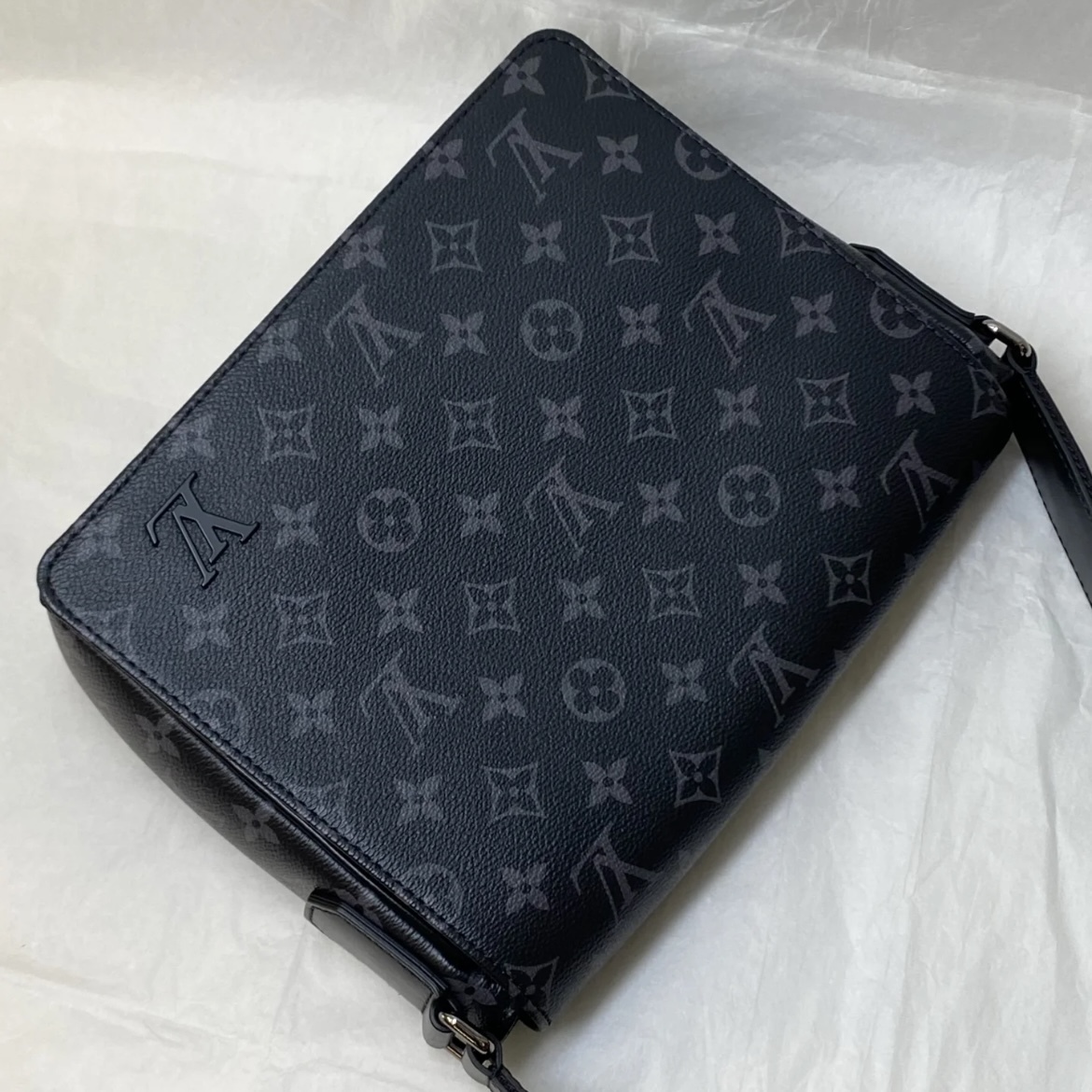 クールでエレガント★【ルイヴィトン】ディストリクト PM NV3