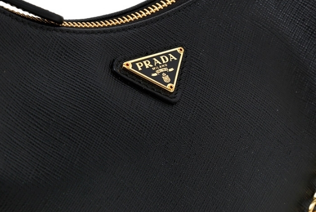 送料関税込☆PRADA Re-Edition 2005 サフィアーノレザー バッグ