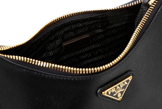 送料関税込☆PRADA Re-Edition 2005 サフィアーノレザー バッグ