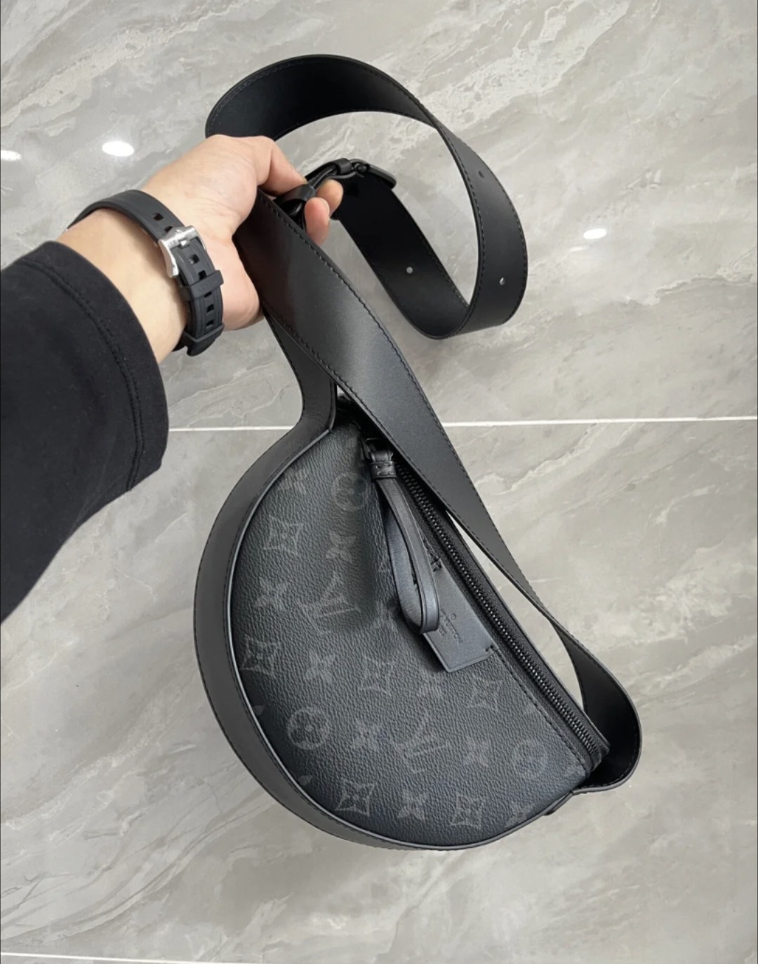 【LOUIS VUITTON】LV ムーン ショルダーバッグ クロスボディ