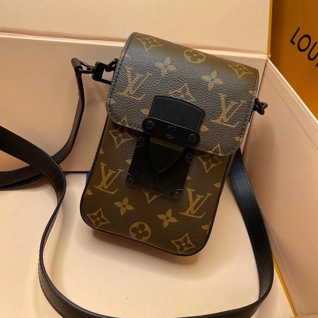 【LOUIS VUITTON】機能的！ Sロックモノグラム ショルダーバッグ