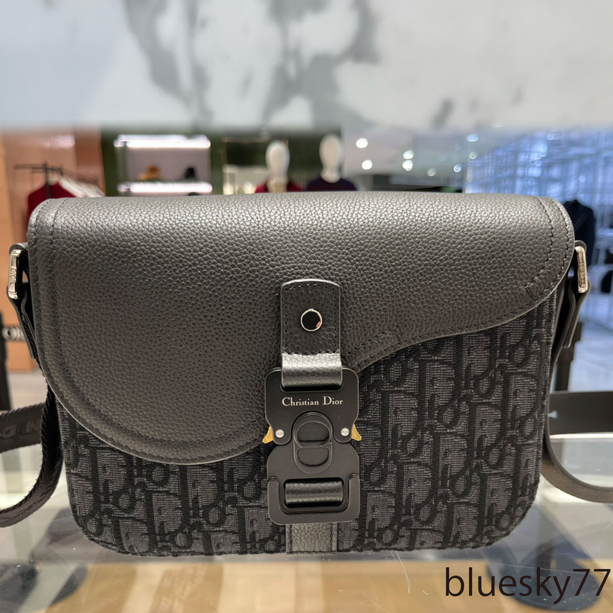 すぐ届く♪ DIOR Saddle フラップ付きメッセンジャーバッグ ミニ