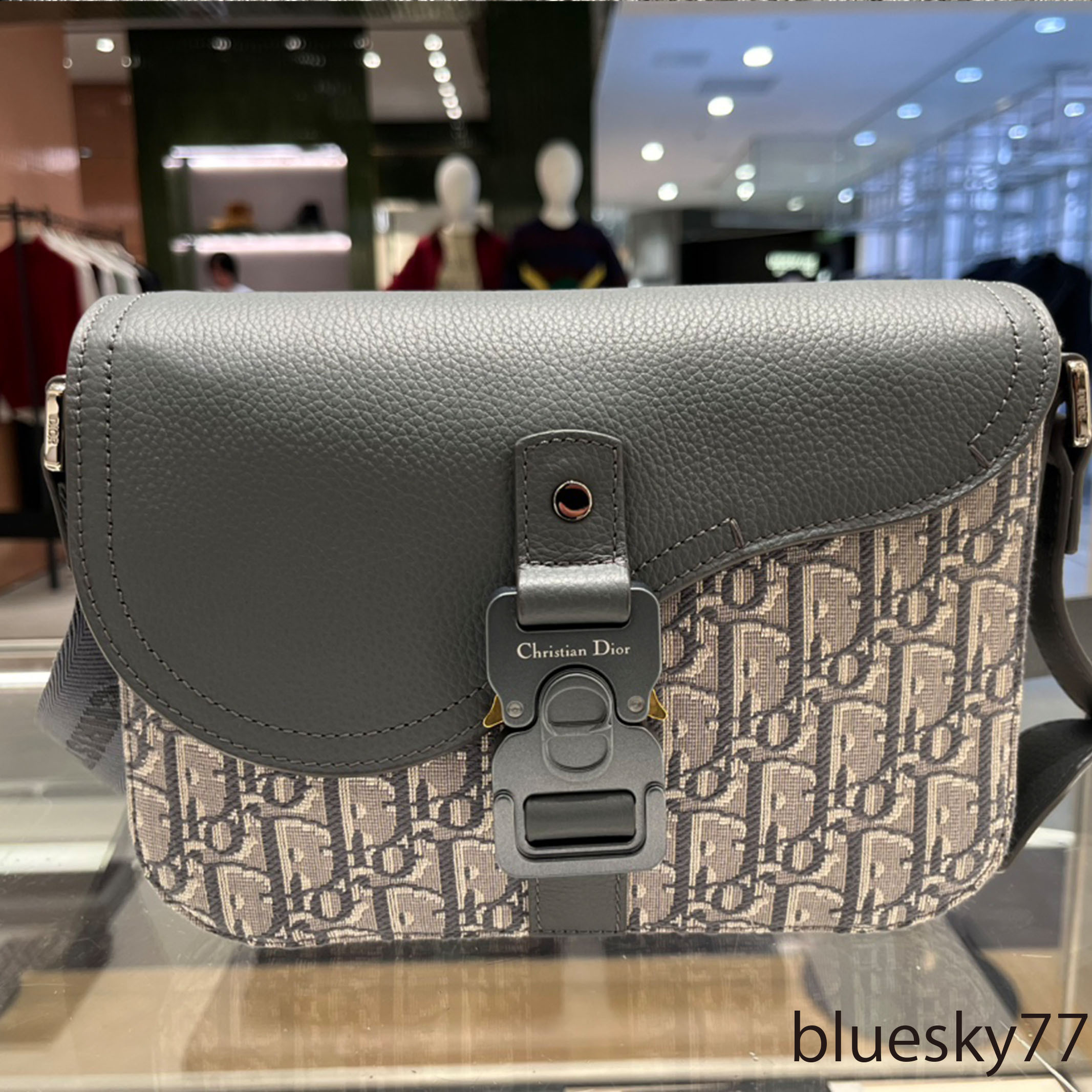 すぐ届く♪ DIOR Saddle フラップ付きメッセンジャーバッグ ミニ