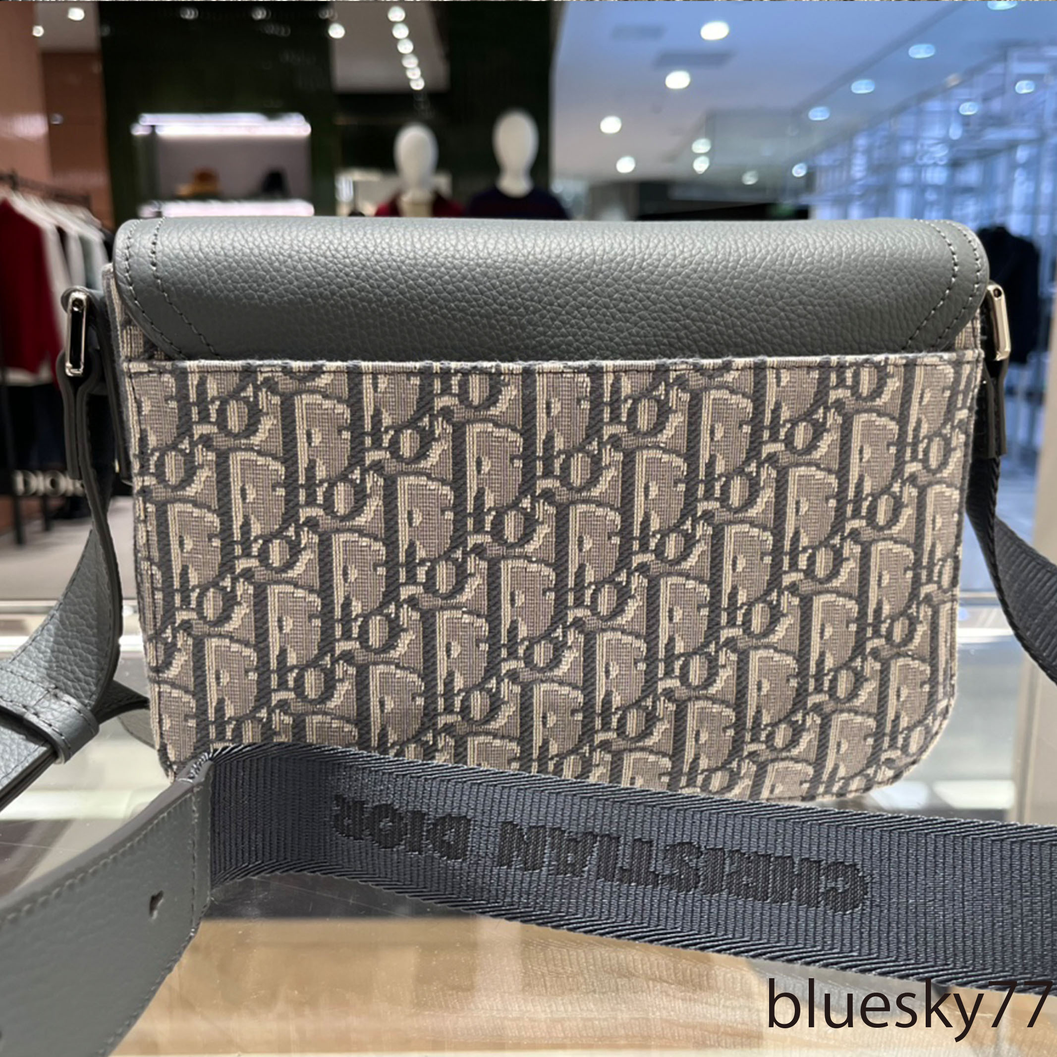 すぐ届く♪ DIOR Saddle フラップ付きメッセンジャーバッグ ミニ