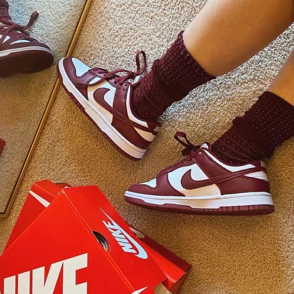 日本未入荷★海外限定★Nike Dunk Low Team Red