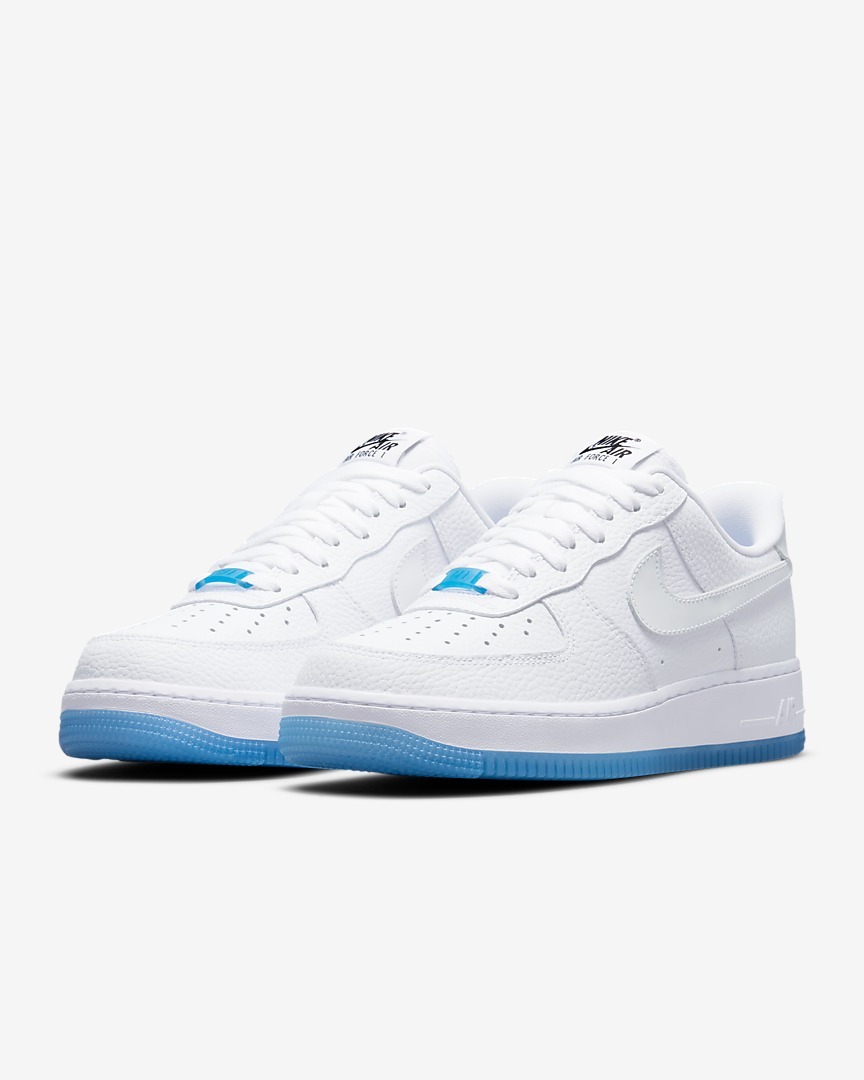 Nike WMNS AIR FORCE 1 ’07 LX UV　熱/日光でカラ―が変化