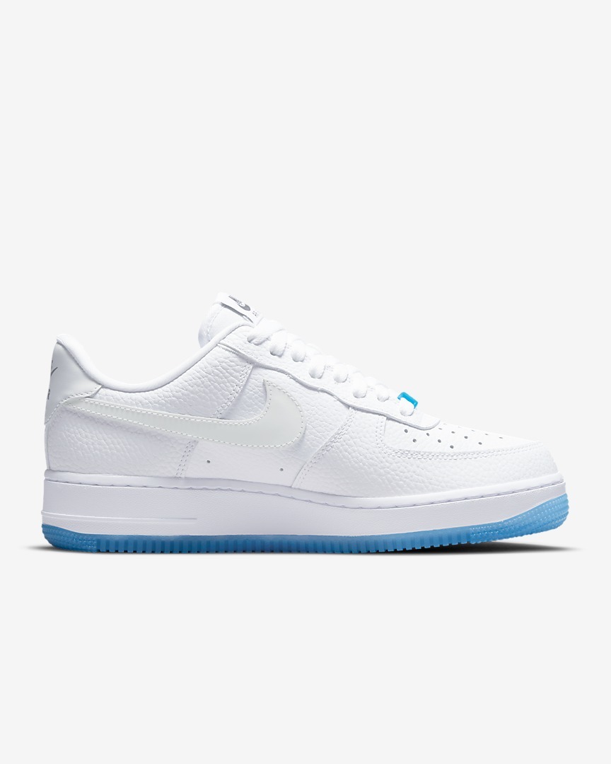 Nike WMNS AIR FORCE 1 ’07 LX UV　熱/日光でカラ―が変化