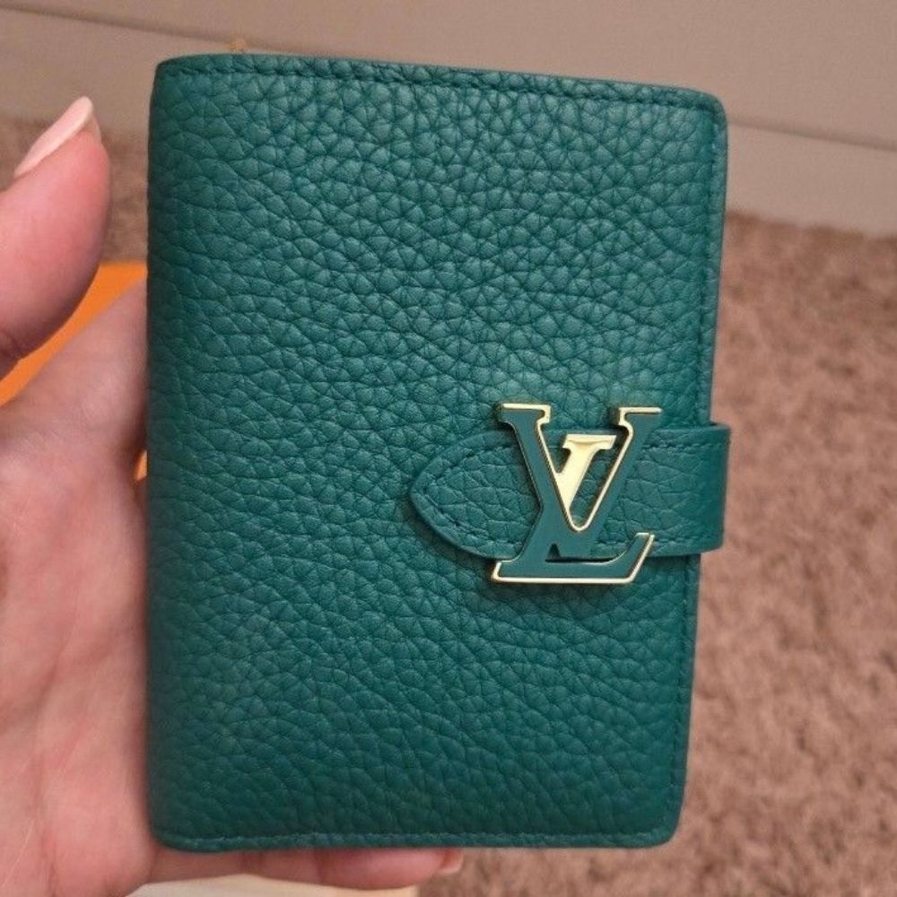 【使いやすいサイズ感♪】Louis Vuitton コンパクトウォレット
