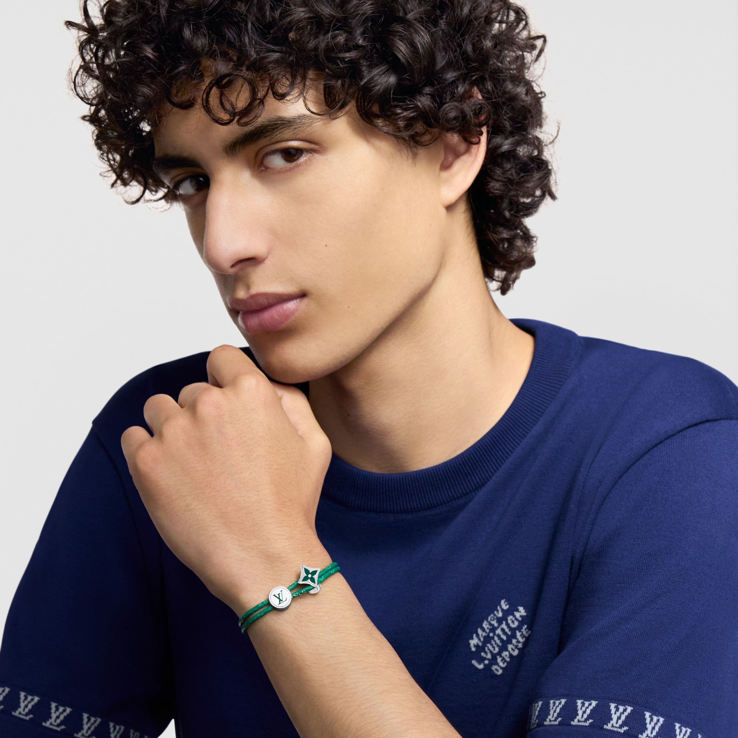 緑と赤のペア使いも♪【Louis Vuitton】ブレスレット