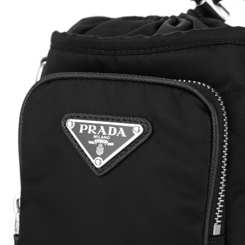 ★送料関税込★Prada プラダ Re-Nylon スマートフォンケース