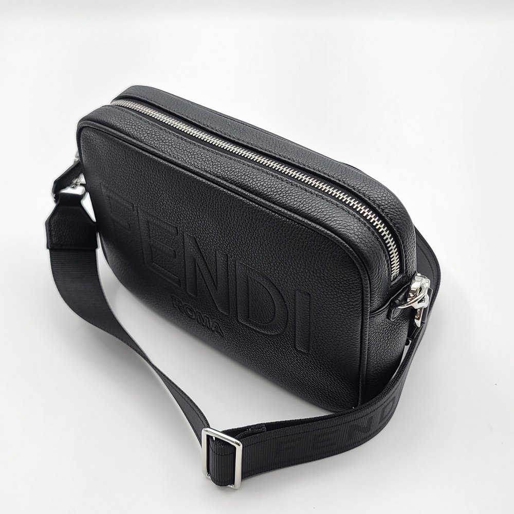 関税負担なし☆FENDI フェンディ ROMAカメラケース