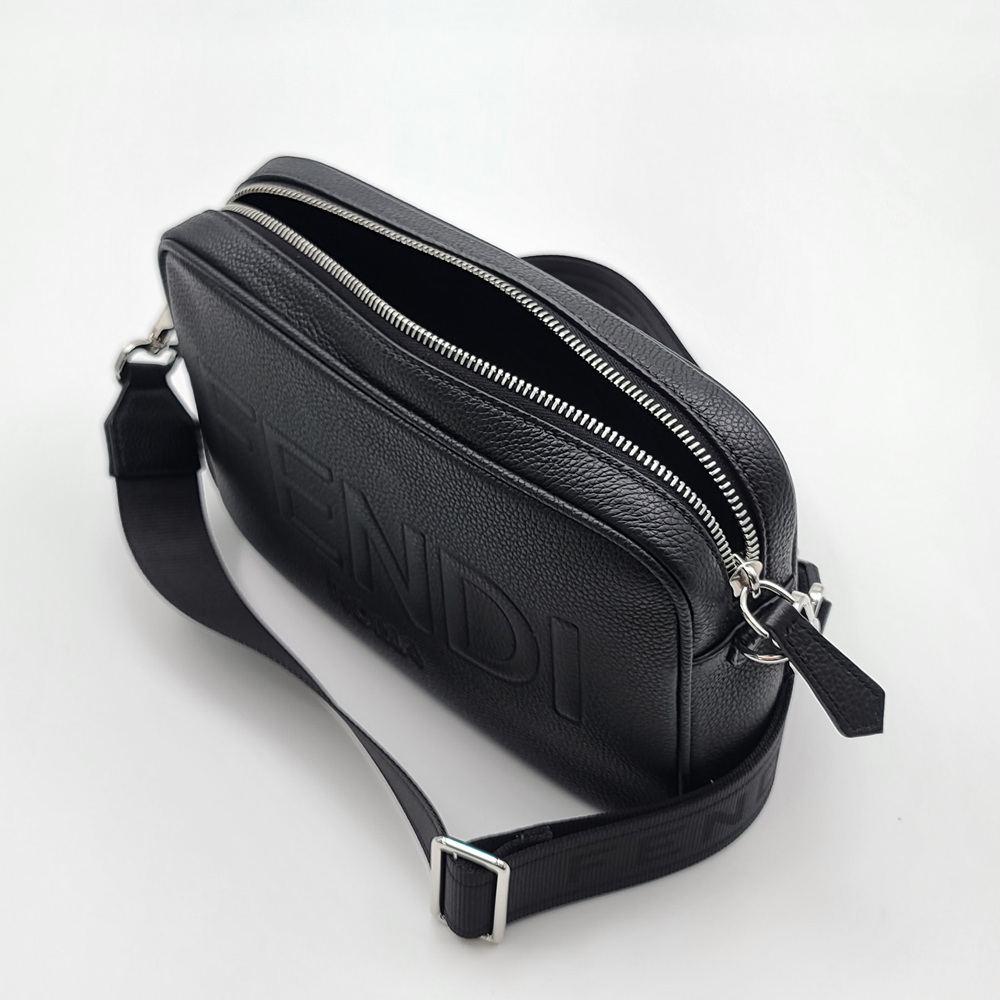 関税負担なし☆FENDI フェンディ ROMAカメラケース