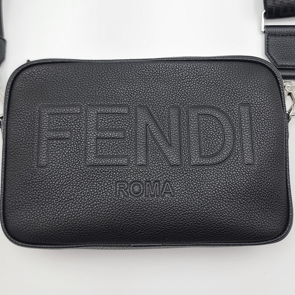 関税負担なし☆FENDI フェンディ ROMAカメラケース