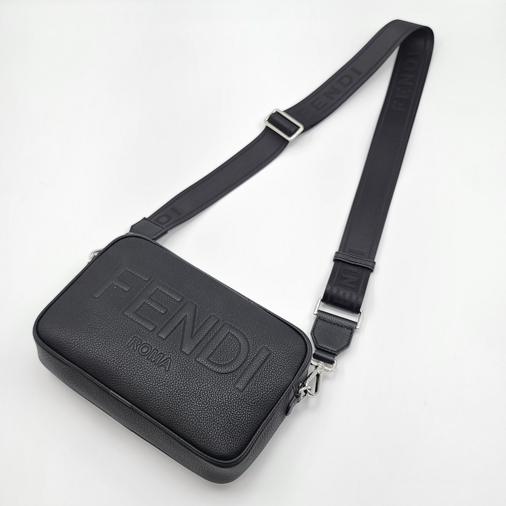 関税負担なし☆FENDI フェンディ ROMAカメラケース