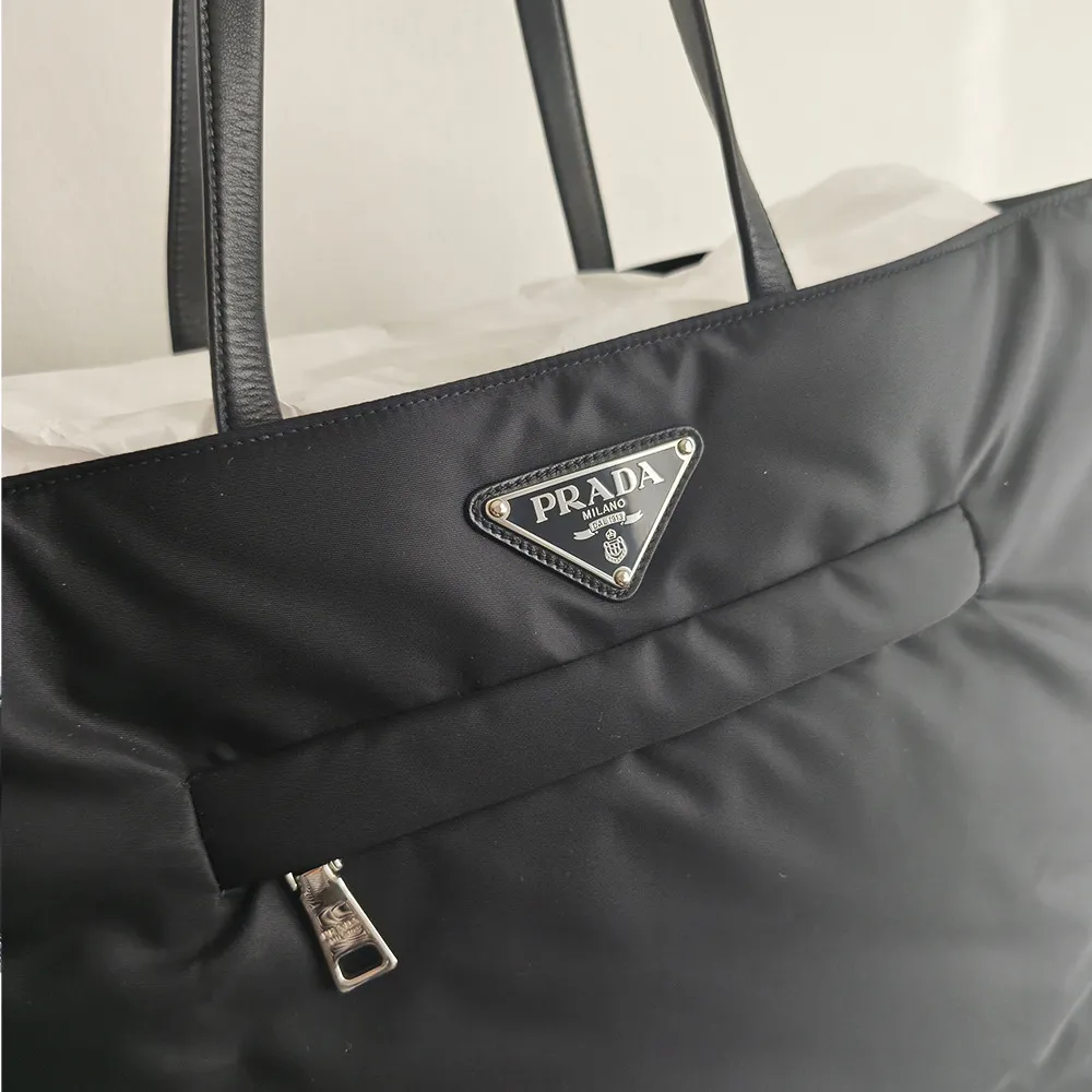 PRADA パッデドナイロン ショッピングトート