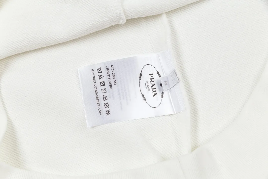 【PRADA公式旗艦店】ご好評に付き再入荷！！