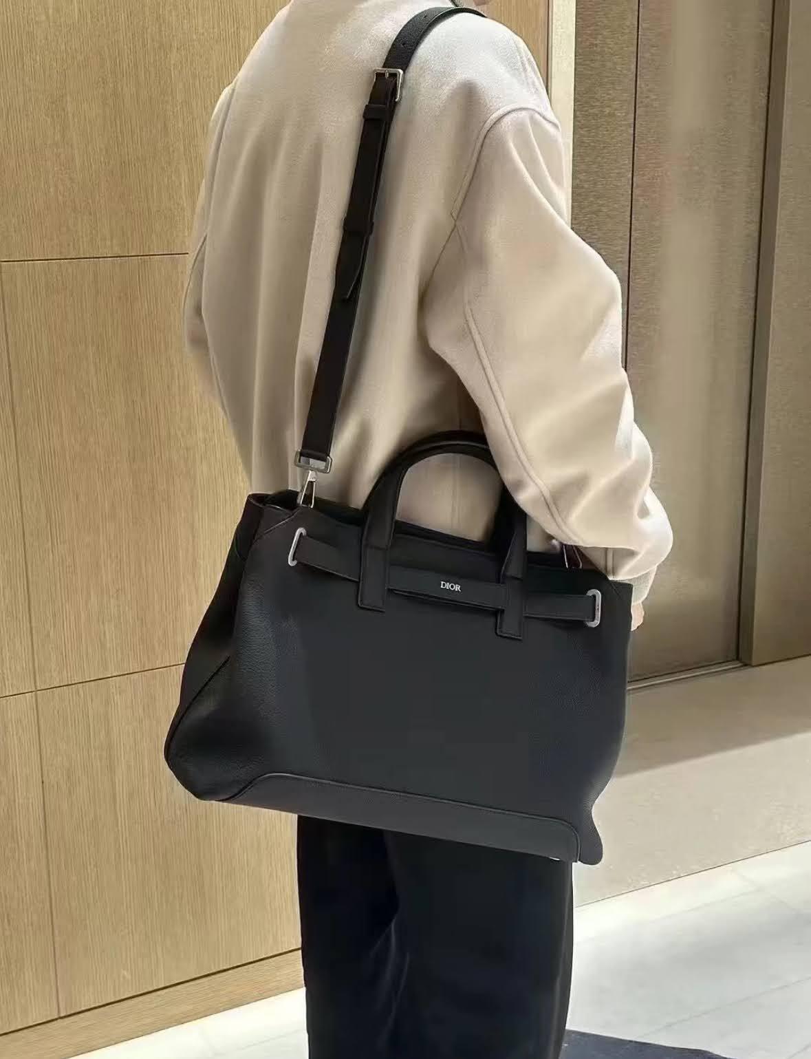 仕事も旅行も◎収納力 メンズDior 2WAY バッグM