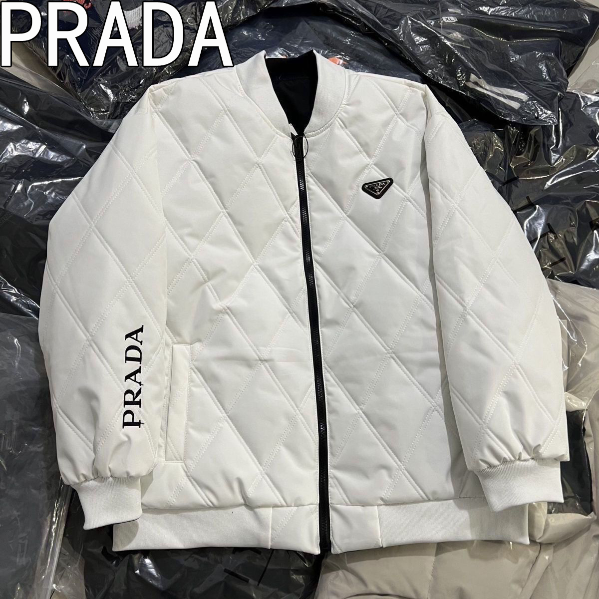 PRADA新作登場、おしゃれで温かい両面デザインのダウンジャケット、免税＆国内発送