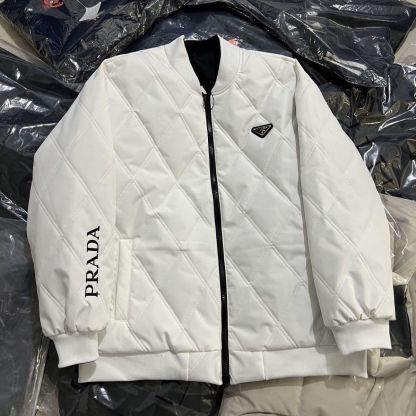PRADA トライアングルロゴ ダウンジャケット
