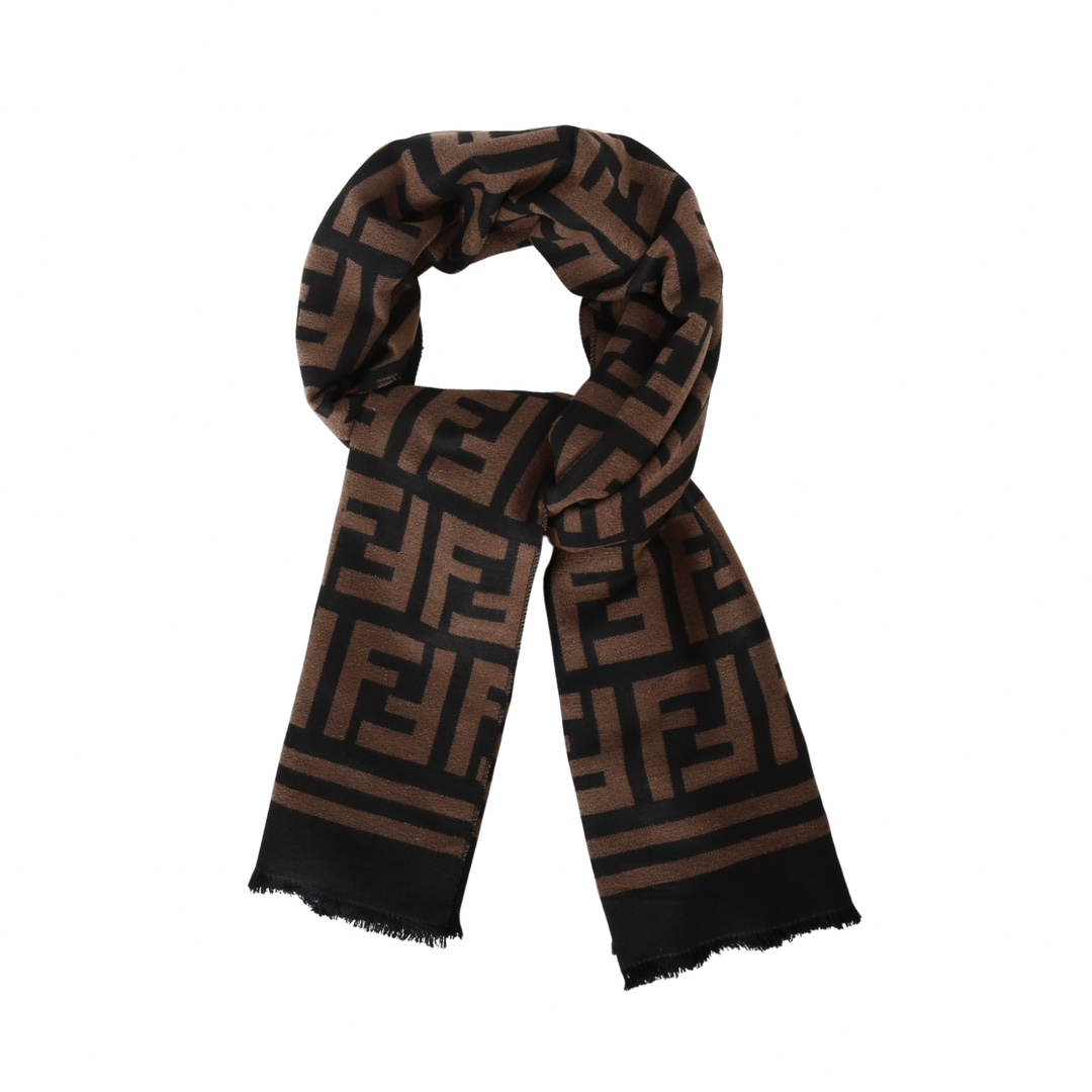 FENDI フェンディのギフトセット。ブラウンのFFパターン、ベッドリネンデザイン、ラムスキン製のダストバッグが特徴です。