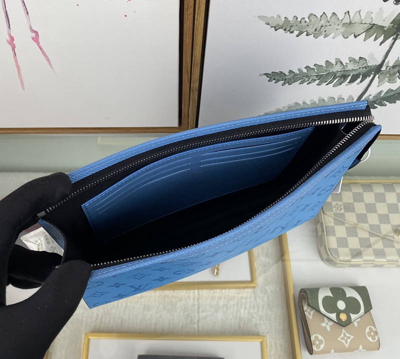 Louis Vuitton（ルイヴィトン）ヴォワヤージュ MM クラッチバッグ M30761