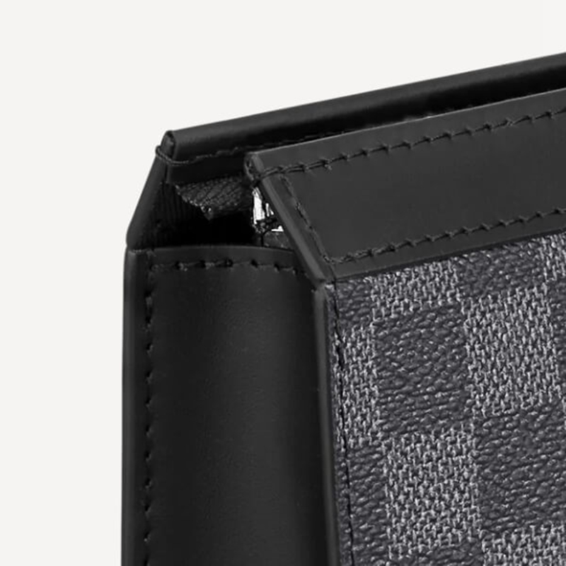 Louis Vuitton（ルイヴィトン）ポシェット ヴォワヤージュ MM クラッチバッグ N60444