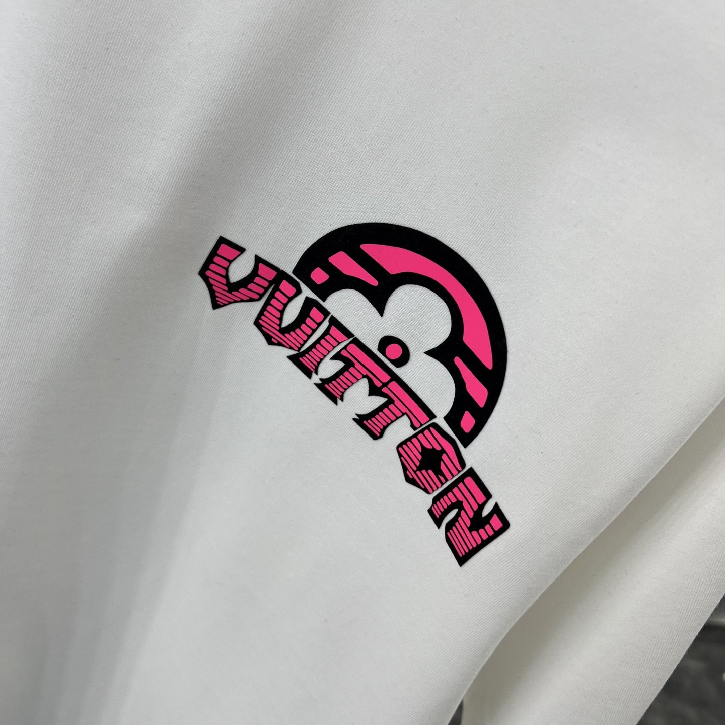 LOUIS VUITTON 2025春夏新作 植毛+立体シリコンサークルカラー半袖Tシャツ ホワイト