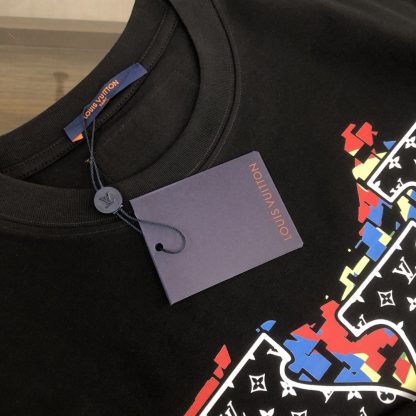 ルイ・ヴィトン 2026年春夏 カップルズ 半袖Tシャツ（ブラック/ホワイト）