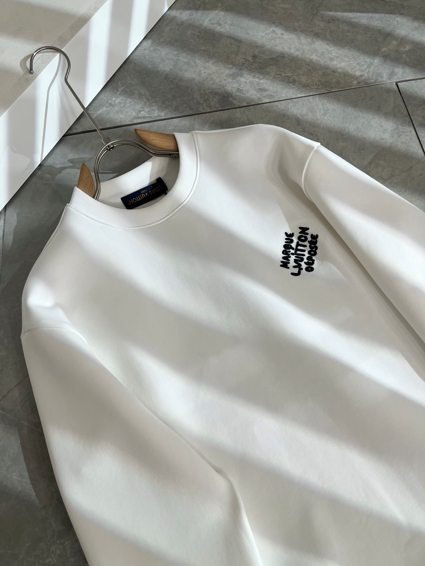 LOUIS VUITTON バックロゴ ユニセックス プルオーバー