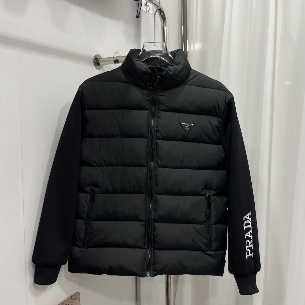 【VIPセール】PRADA 早い者勝ちセール！ダウンジャケット