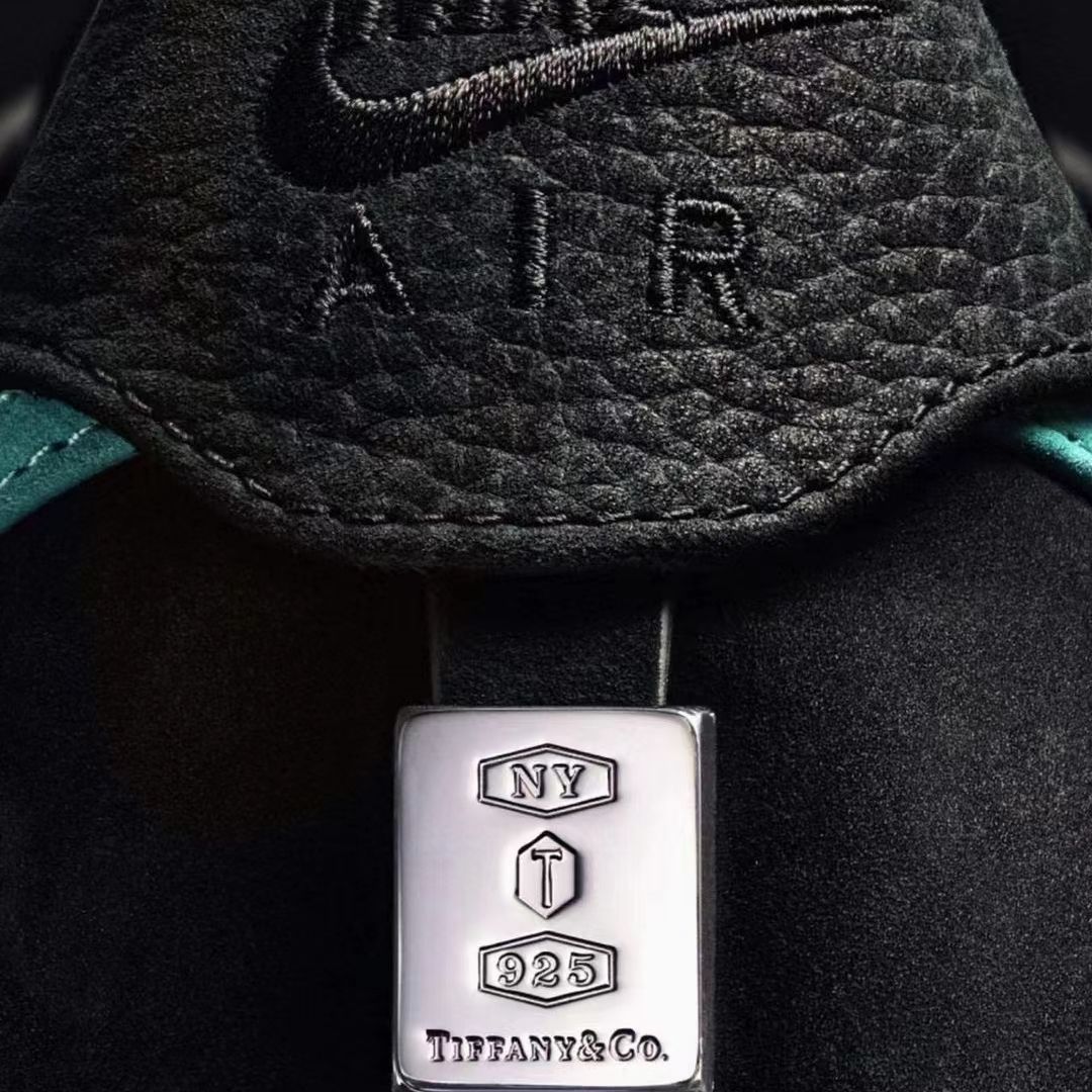 ★NIKE x TIFFANY★送関込★世界中を震撼させた話題のコラボ★ティファニー x ナイキエア フォース 1の限定