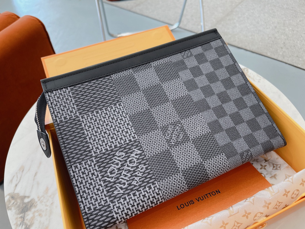 Louis Vuitton ☆ ルイヴィトン メンズポーチ、クラッチ、セカンドバッグ