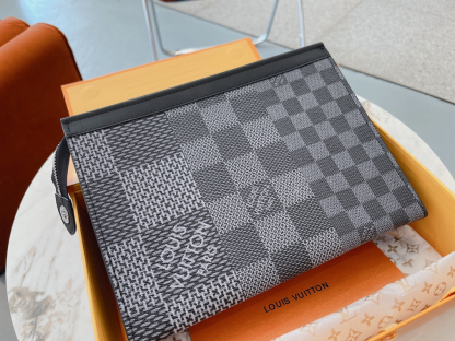 Louis Vuitton ☆ ルイヴィトン メンズポーチ、クラッチ、セカンドバッグ