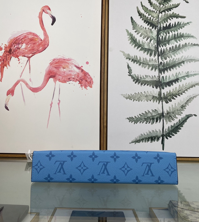 Louis Vuitton（ルイヴィトン）ヴォワヤージュ MM クラッチバッグ M30761