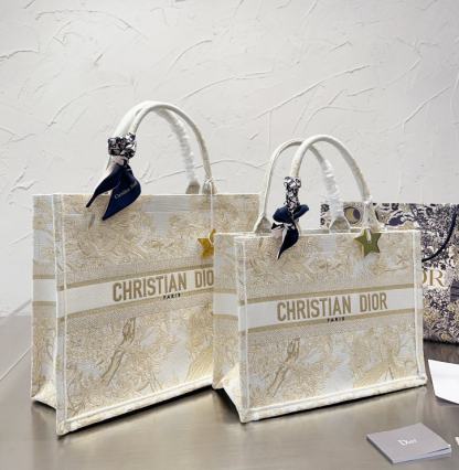 【新作】DIOR BOOK TOTE ミディアムバッグ