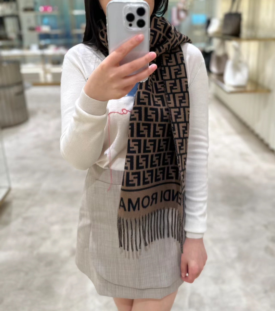 フェンディ Fロゴプリント入り暖かウールスカーフ - ユニセックス/カップル向けスタイル - ブラウン