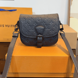 Louis Vuitton これは、背負う人のセンスを選ばない、良い意味での「無個性」