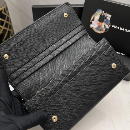 Pradaレザー コンチネンタルウォレット 財布 折財布