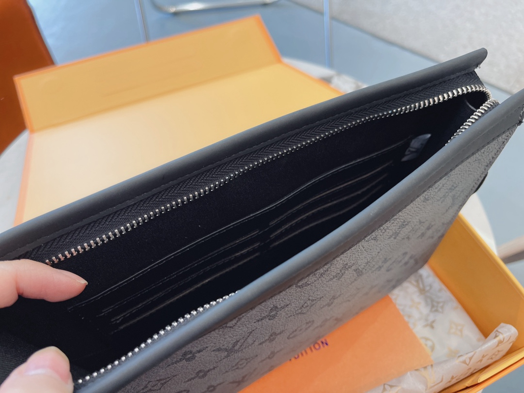 Louis Vuitton ☆ ルイヴィトン メンズポーチ、クラッチ、セカンドバッグ