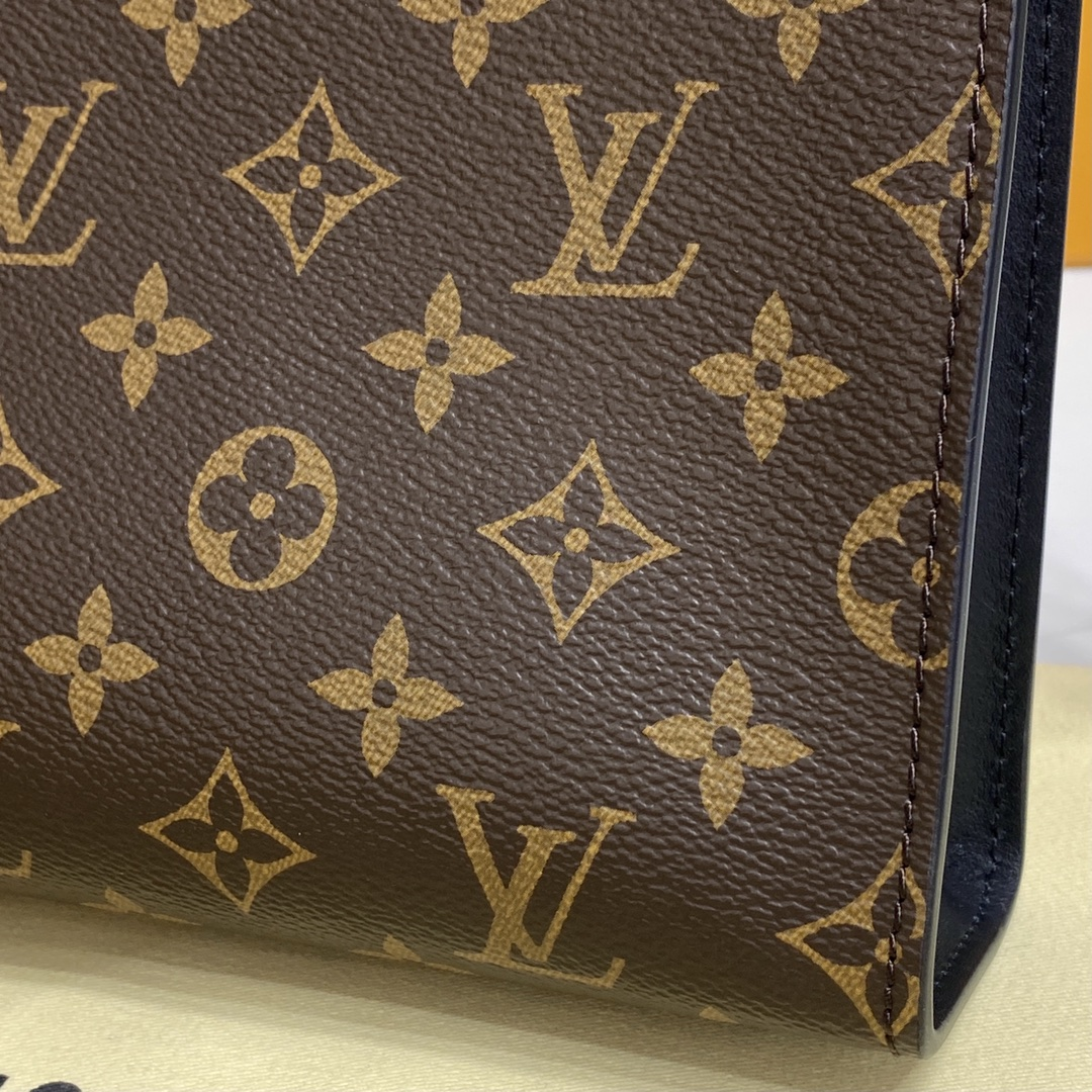 Louis Vuitton ポッシュ・トワレ NM モノグラム クラッチバッグ