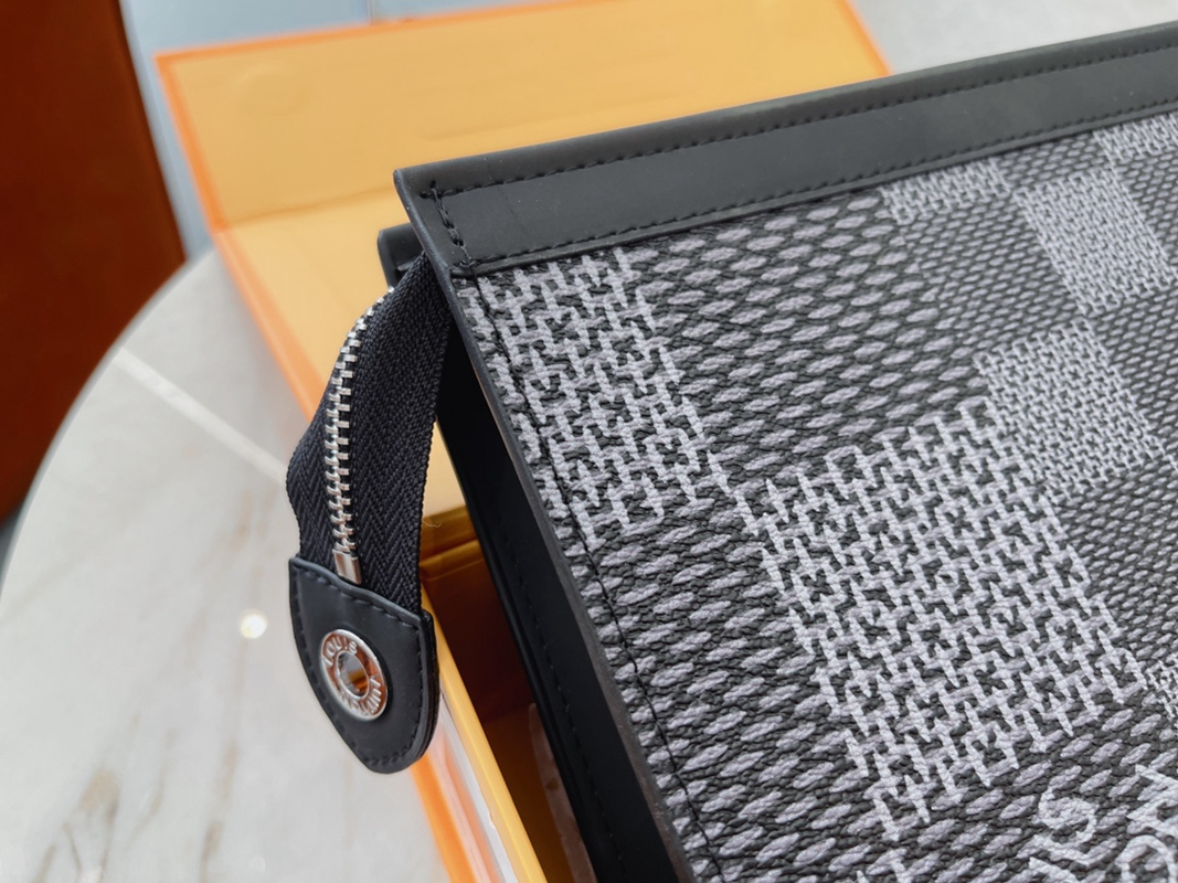 Louis Vuitton ☆ ルイヴィトン メンズポーチ、クラッチ、セカンドバッグ